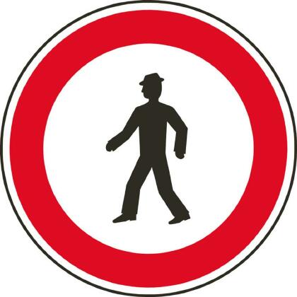 Zákaz vstupu na školní dvůr