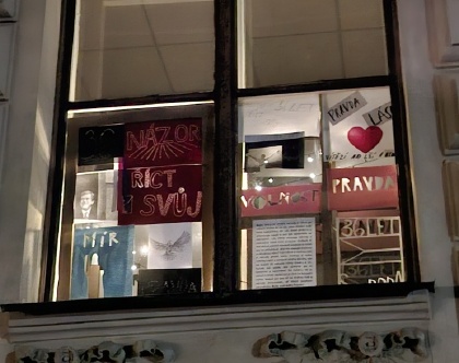 I u nás září okna svobody