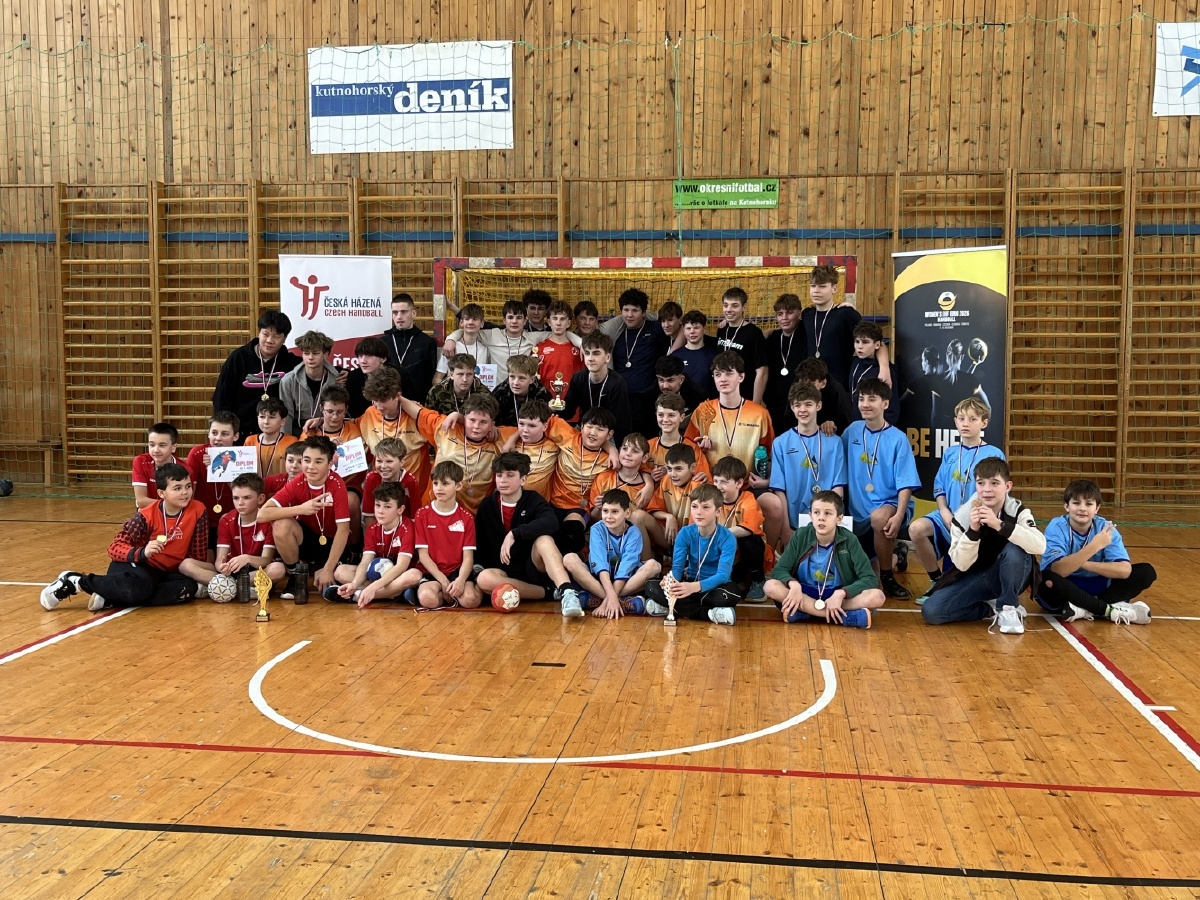 Stříbrné medaile z okresního kola házené chlapců