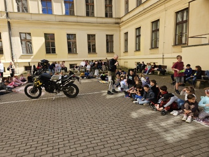 Dubnové křeslo pro hosta